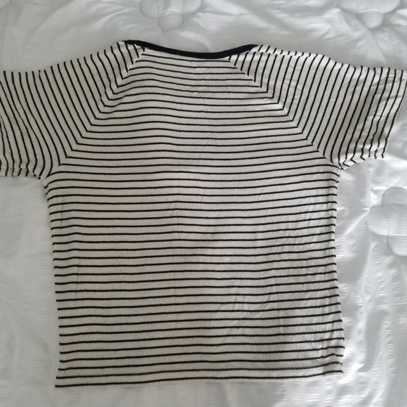 American Eagle. Medium. White shirt with black stripes. - Picture 6 of 8